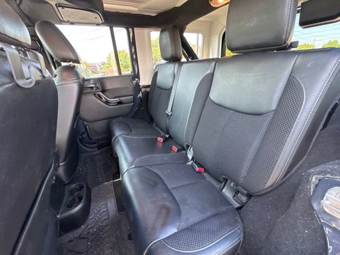 Used 2017 Jeep Wrangler Unlimited Sahara AWD/4WD image 23