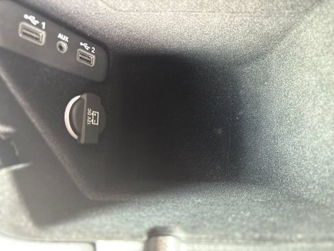 Used 2022 Dodge Challenger SXT RWD image 23