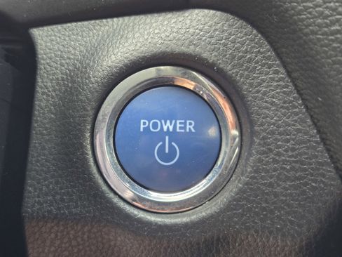 Used 2019 Toyota RAV4 XLE image 24