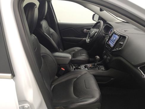 Used 2019 Jeep Cherokee Limited FWD image 21