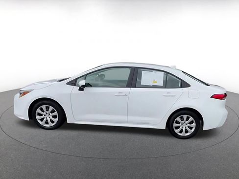 Used 2025 Toyota Corolla LE FWD image 9