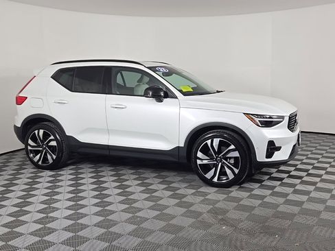 Certified 2023 Volvo XC40 B5 Ultimate w/ Climate Package image 5