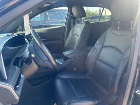 Used 2024 Cadillac XT4 Luxury w/ Cold Weather Package FWD image 9