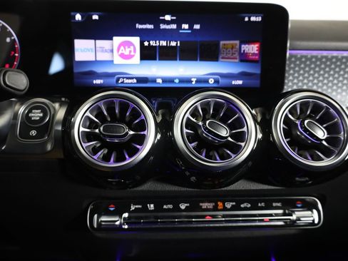 Certified 2025 Mercedes-Benz GLB 250 4MATIC image 25