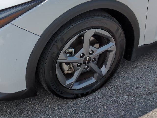 Used 2025 Kia K4 FWD image 11