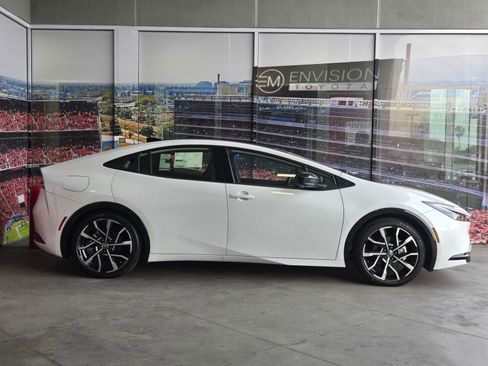 Used 2026 Toyota Prius Plug-In Hybrid w/ Limited Premium Package FWD image 4