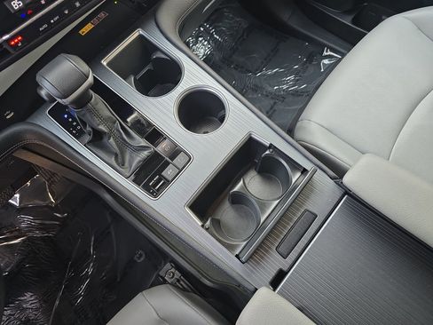 Used 2025 Toyota Sienna XLE image 34