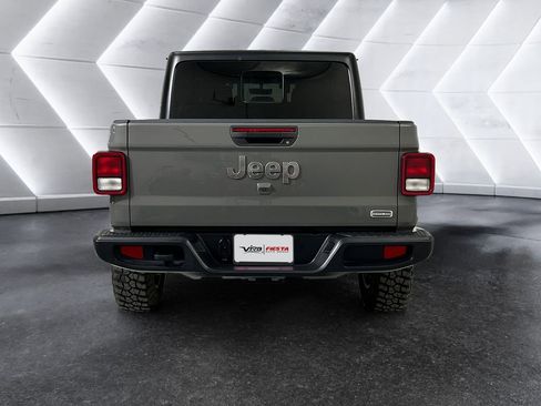 Used 2023 Jeep Gladiator Overland AWD/4WD image 5