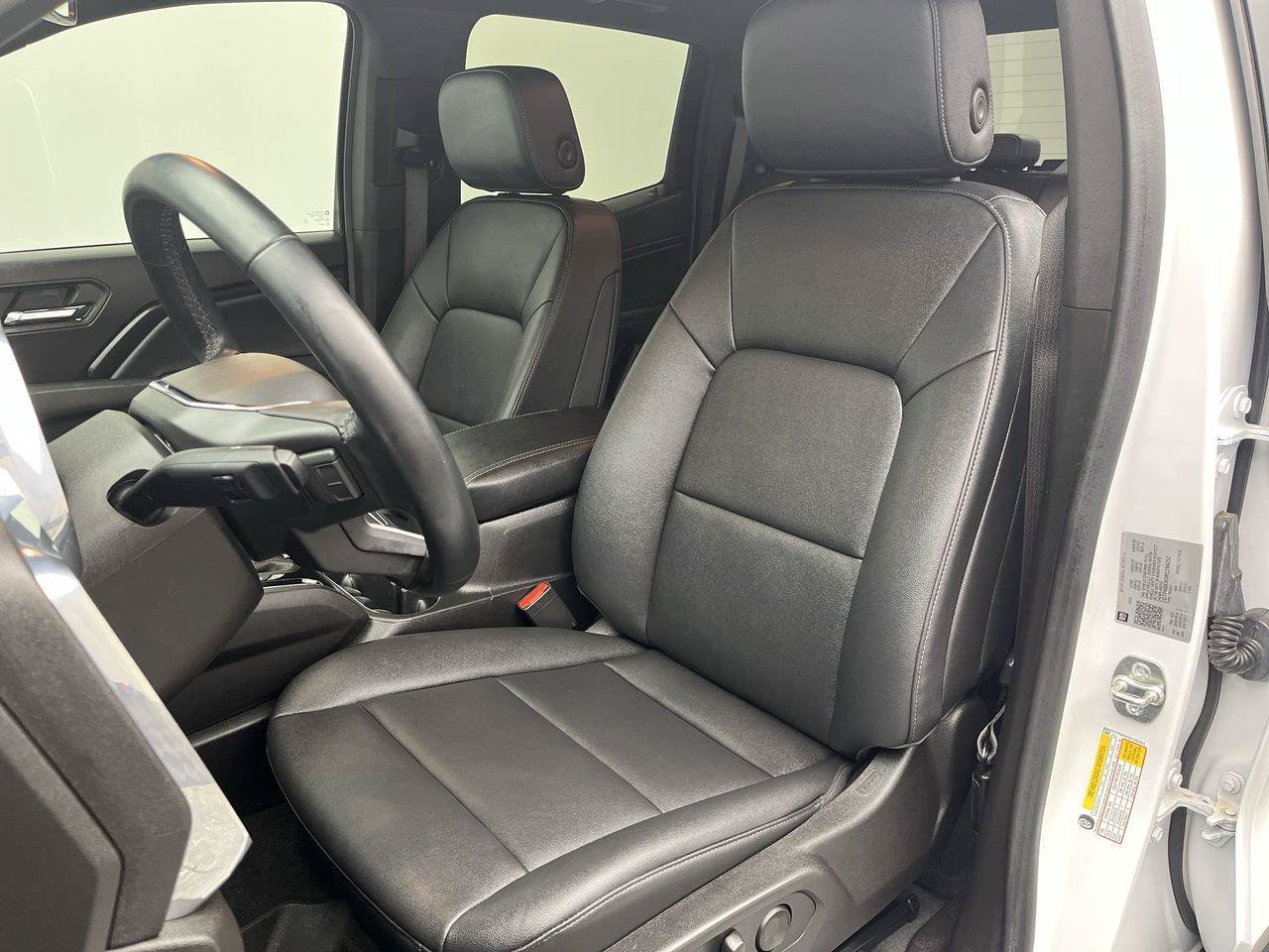 Used 2024 GMC Canyon Elevation w/ Elevation Premium Package AWD/4WD image 14