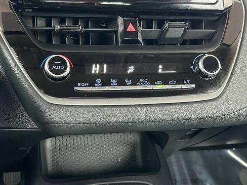 Used 2022 Toyota Corolla LE image 25