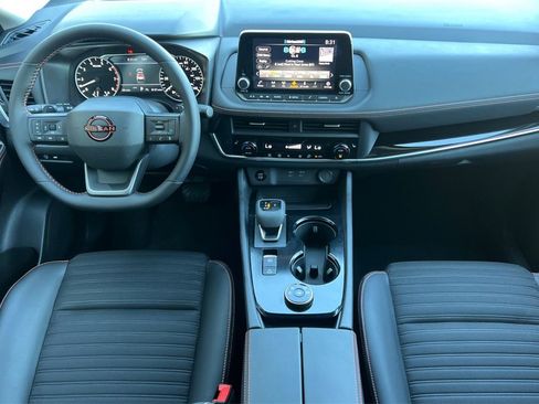 Used 2025 Nissan Rogue SV image 15