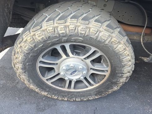 Used 2015 Ford F250 Platinum w/ FX4 Off-Road Package AWD/4WD image 5
