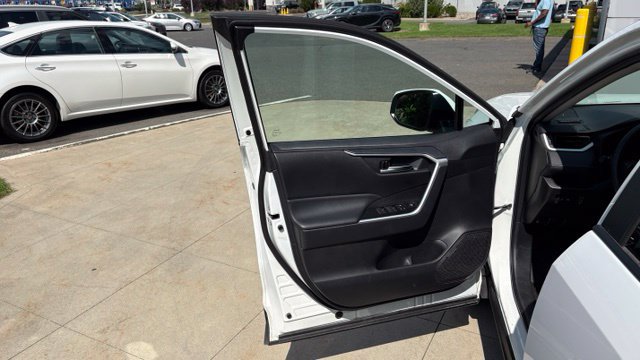 Used 2025 Toyota RAV4 XLE AWD/4WD image 23
