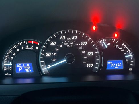 Used 2015 Toyota Camry LE image 19