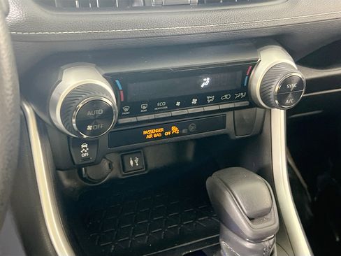 Used 2019 Toyota RAV4 LE image 15