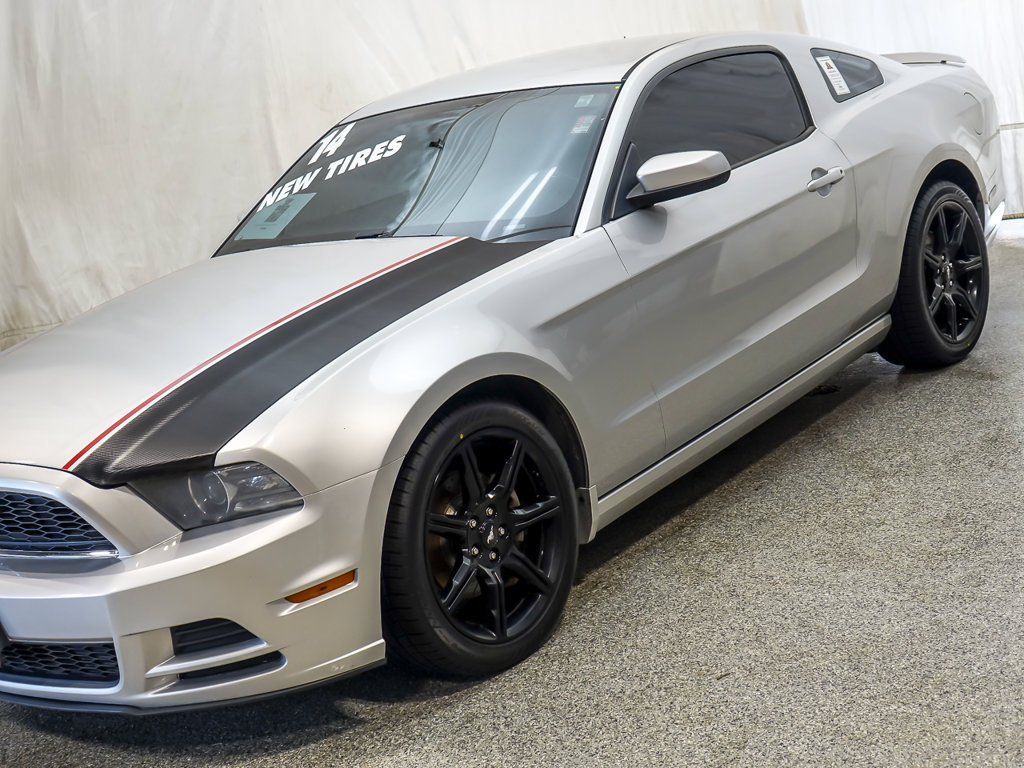 Used 2014 Ford Mustang Premium w/ Comfort Package RWD image 4