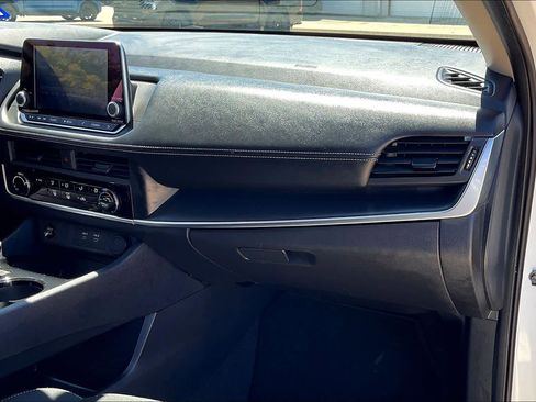 Used 2024 Nissan Rogue S image 19