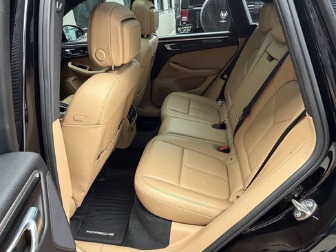 Used 2018 Porsche Macan AWD/4WD image 18