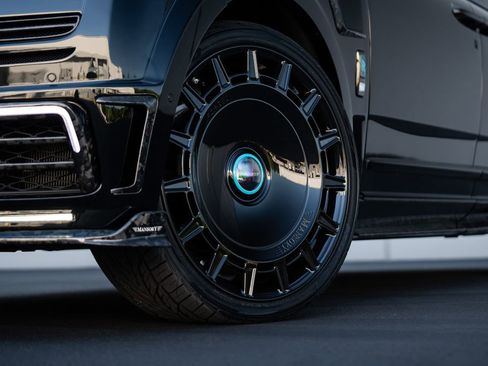 Used 2023 Rolls-Royce Cullinan Black Badge image 24