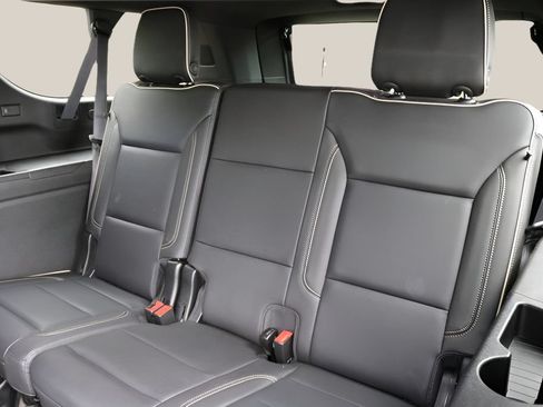 Used 2021 Chevrolet Suburban Premier w/ Premium Package RWD image 18