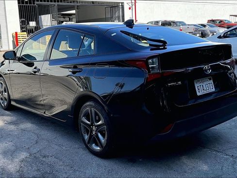 Used 2021 Toyota Prius XLE FWD image 6