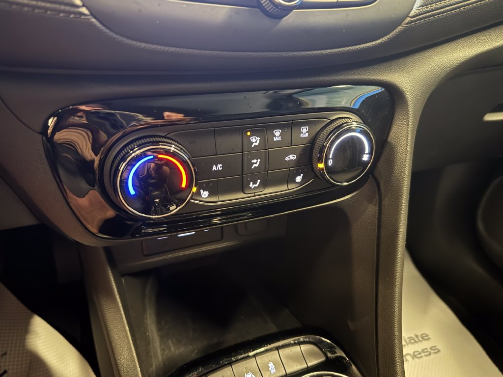 Used 2020 Buick Encore GX Preferred w/ Cold Weather Comfort Package AWD/4WD image 15