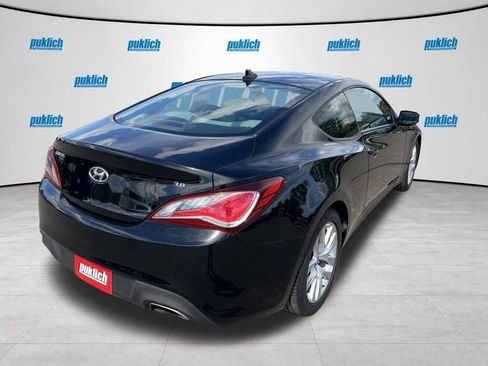Used 2016 Hyundai Genesis 3.8 RWD image 5