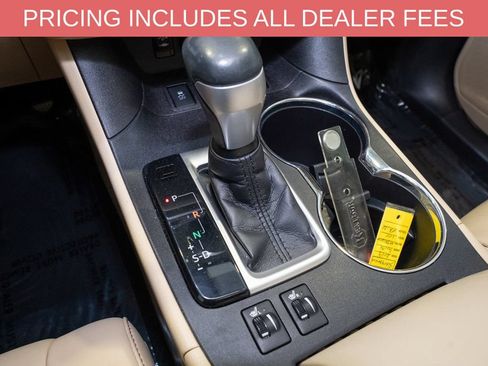 Used 2019 Toyota Highlander XLE FWD image 19