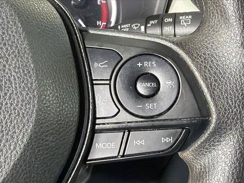 Used 2025 Toyota RAV4 XLE FWD image 25