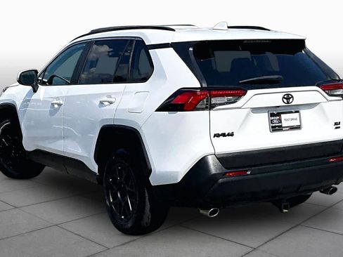 Used 2021 Toyota RAV4 XLE AWD/4WD image 12