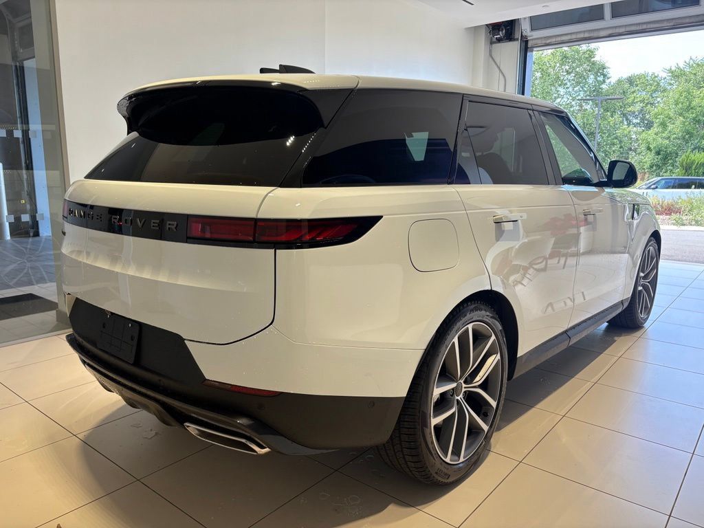 New 2027 Land Rover Range Rover Sport SE AWD/4WD image 5