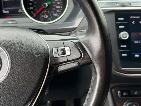 Used 2018 Volkswagen Tiguan SE AWD/4WD image 24