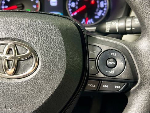 Used 2022 Toyota RAV4 XLE w/ Convenience Package image 19