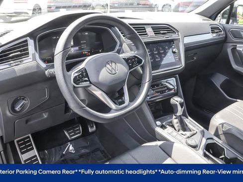 Used 2024 Volkswagen Tiguan SE R-Line AWD/4WD image 4