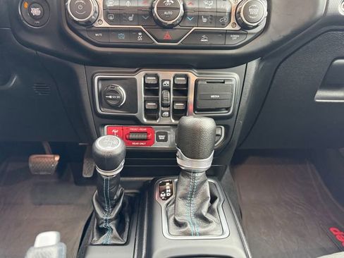 Used 2023 Jeep Wrangler Unlimited Rubicon 4xe AWD/4WD image 11