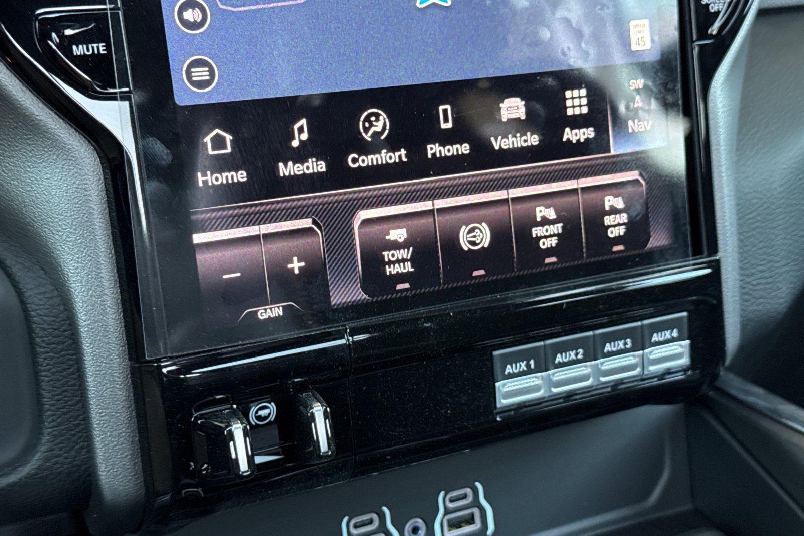 New 2026 RAM 3500 Laramie AWD/4WD image 23