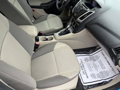 Used 2013 Ford Focus SE FWD image 19
