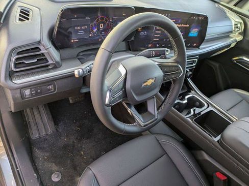New 2026 Chevrolet Traverse LT w/ Sun and Wheel Package FWD image 9