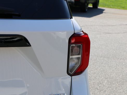 Used 2022 Ford Explorer ST-Line w/ Class IV Trailer Tow Package AWD/4WD image 7
