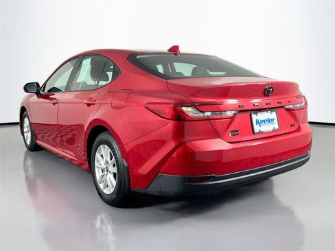Used 2025 Toyota Camry LE image 4