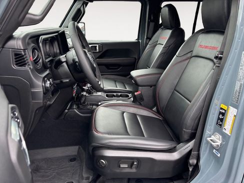 Used 2025 Jeep Wrangler Unlimited Rubicon AWD/4WD image 6