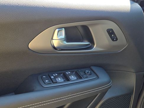 New 2026 Chrysler Pacifica Select image 21