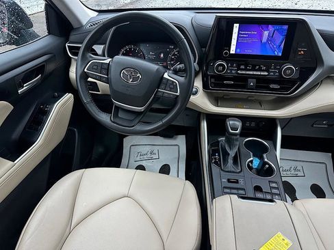 Certified 2024 Toyota Highlander XLE image 21