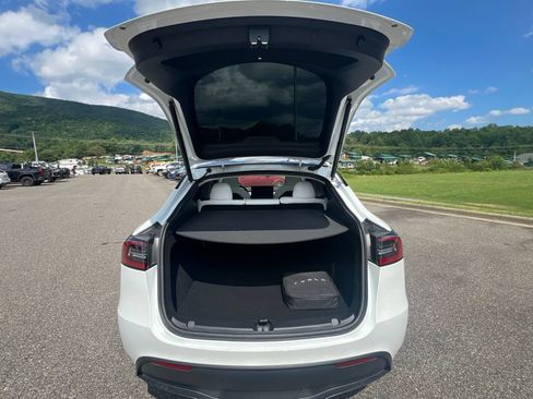 Used 2023 Tesla Model Y Long Range AWD/4WD image 18