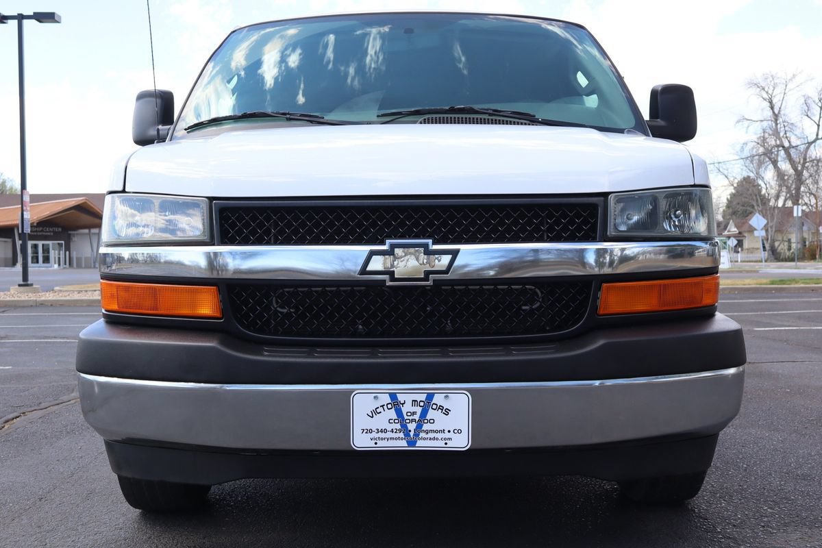 Used 2017 Chevrolet Express 3500 LT RWD image 13