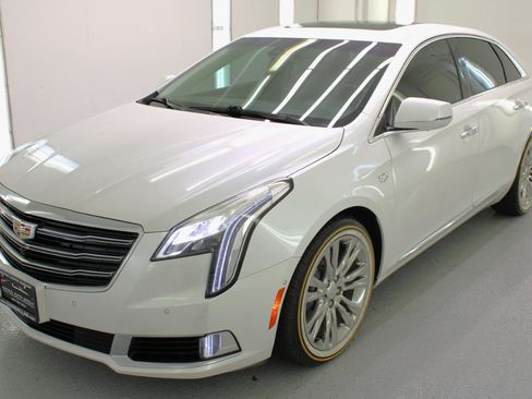 Used 2018 Cadillac XTS Luxury w/ Driver Awareness Package FWD image 4