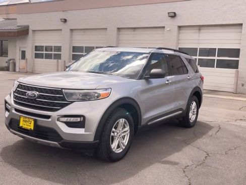 Used 2024 Ford Explorer XLT w/ Equipment Group 202A AWD/4WD image 5