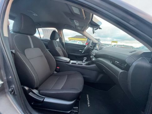 Used 2025 Nissan Sentra SV FWD image 31