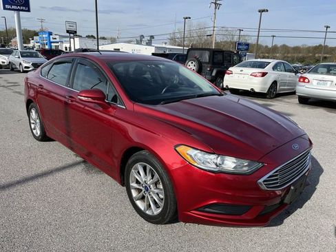 Used 2017 Ford Fusion SE w/ Fusion SE Technology Package image 11