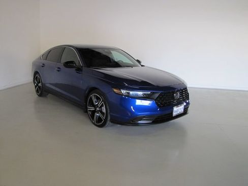 Used 2023 Honda Accord Sport image 3